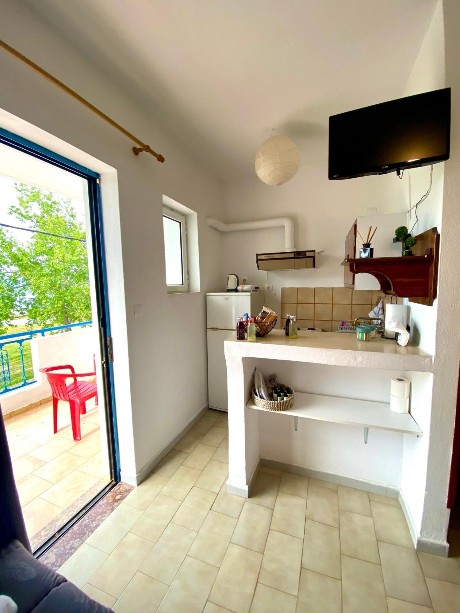Alexandra Studios Neos Pirgos Bagian luar foto