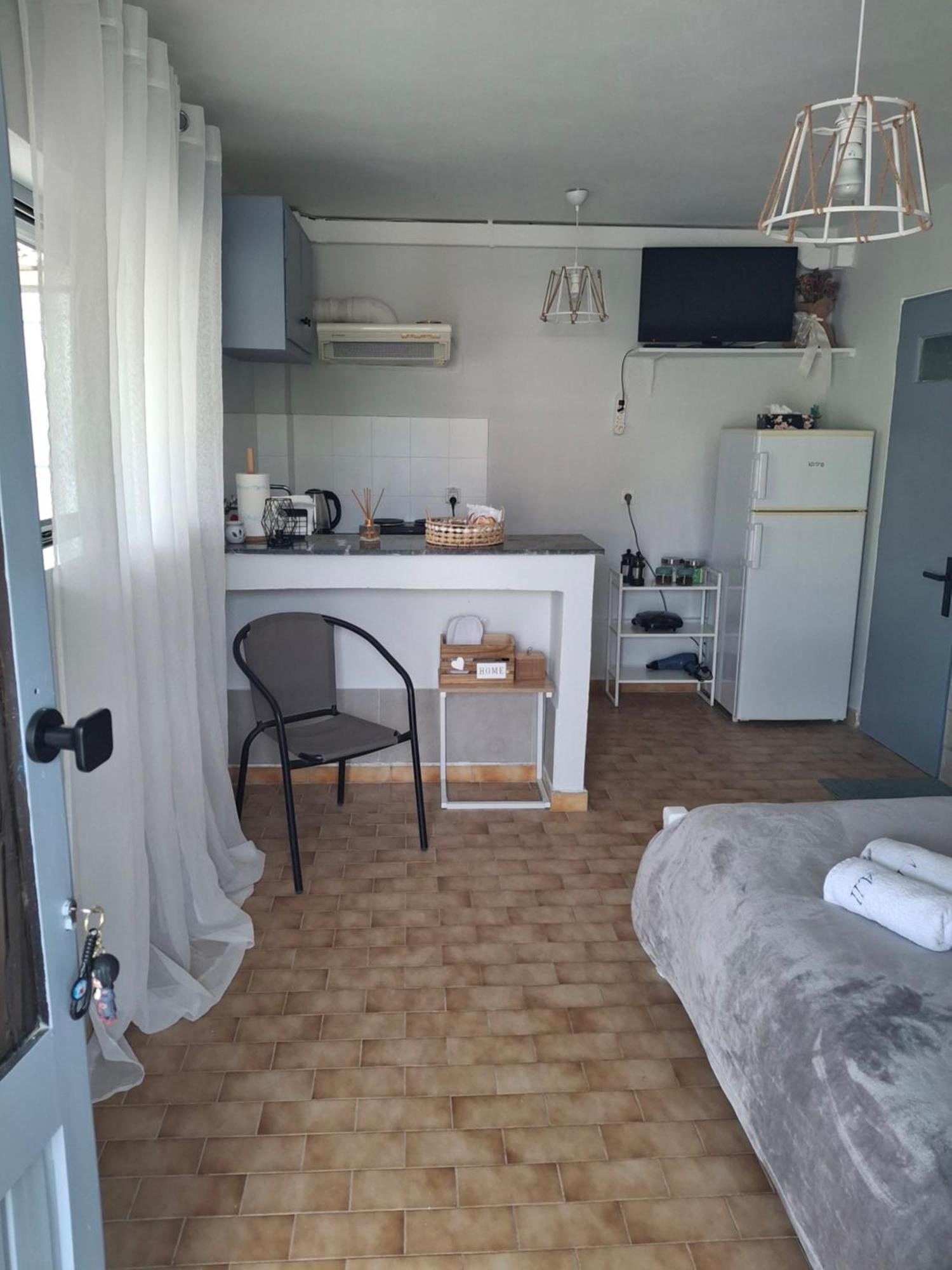 Alexandra Studios Neos Pirgos Bagian luar foto